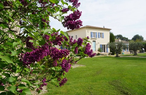 Vedene House | A COMFORTABLE ROOM