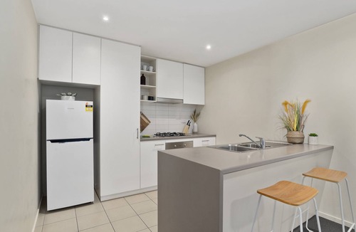 Kensington Apartment | A Comfy & Cozy 2BR Apt Near Flemington Races