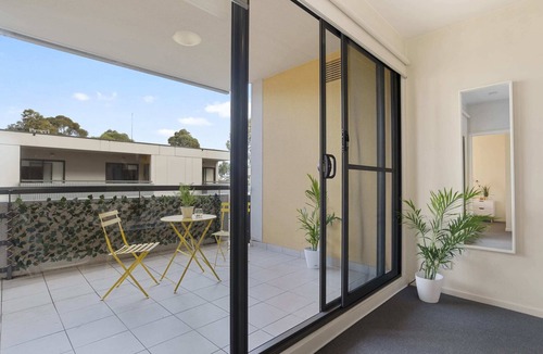 Kensington Apartment | A Comfy & Cozy 2BR Apt Near Flemington Races