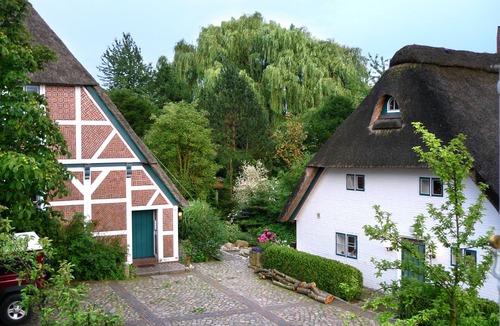 Jork Cottage | A converted fruit barn, thatched, on 2 floors with 2 bedrooms
