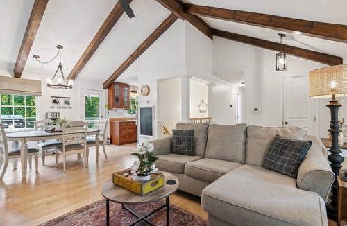 Gainesville House | A Cool Change Too, on Lake Lanier with a dock