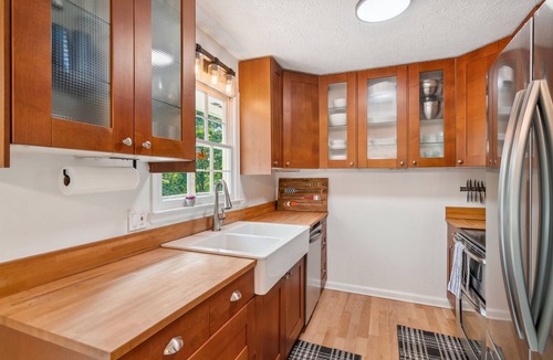 Gainesville House | A Cool Change Too, on Lake Lanier with a dock