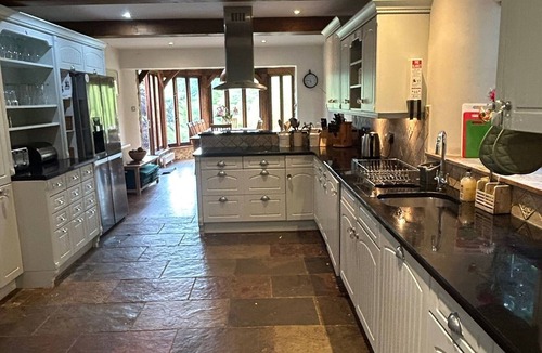 Cotleigh Cottage | A cosy 15th century thatched Devon cottage