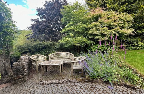 Cotleigh Cottage | A cosy 15th century thatched Devon cottage
