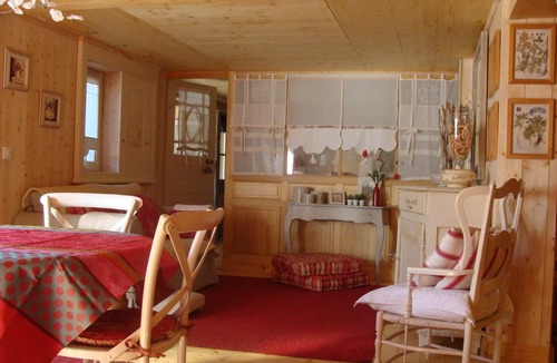 Rougegoutte Cottage | A cottage in a garden in Rougegoutte