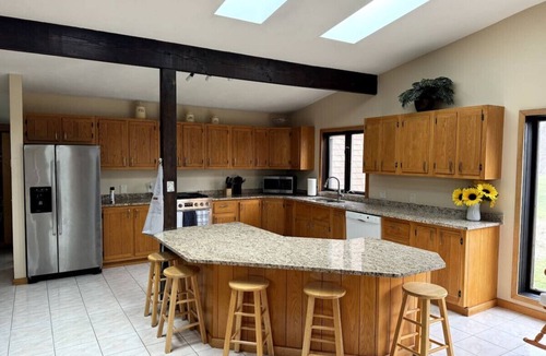 Sterling House | A+ Country Getaway | Rooftop Deck | Pet Friendly