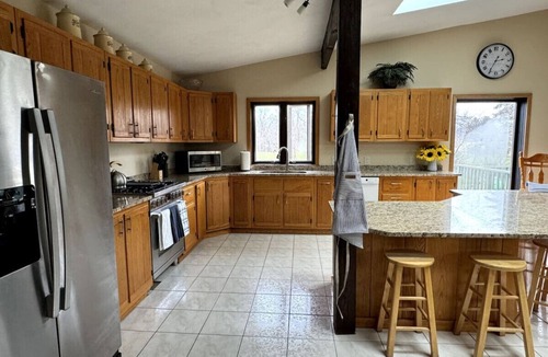 Sterling House | A+ Country Getaway | Rooftop Deck | Pet Friendly