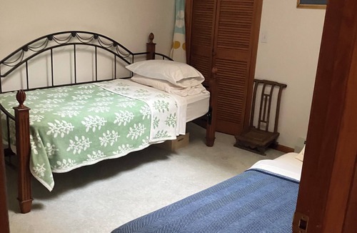 Tiverton House | A country setting with scenic water view.