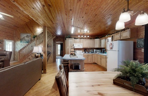 Wears Valley Cabin | A Cowpoke's Dream 3 Bedroom Cabin by RedAwning