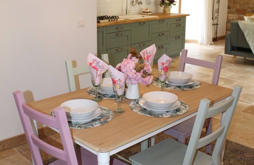 Ayen House | A Cozy Accessible Cottage with a Private Garden Le Mas No 16