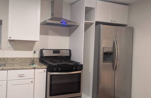 Macon House | A cozy and comfy home!