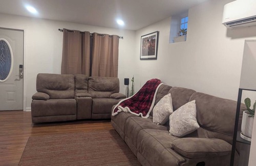 Macon House | A cozy and comfy home!