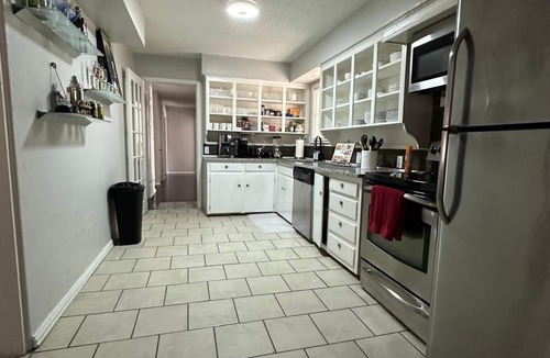 Brentwood-Oak Hills House | A cozy and secure home that is a perfect getaway for your next visit!