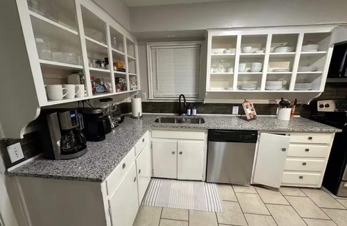 Brentwood-Oak Hills House | A cozy and secure home that is a perfect getaway for your next visit!