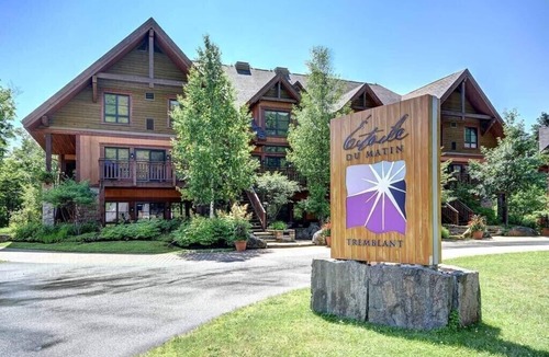 Versant Soleil Condo | A Cozy Chalet right at the Versant Soleil (Ski in/Ski out)