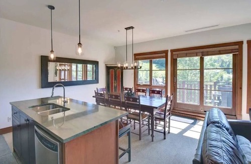 Versant Soleil Condo | A Cozy Chalet right at the Versant Soleil (Ski in/Ski out)