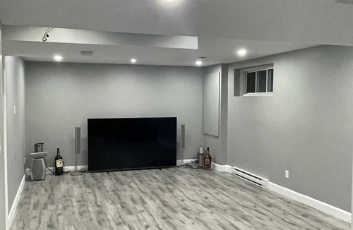Vaudreuil House | A cozy cool basement for guest