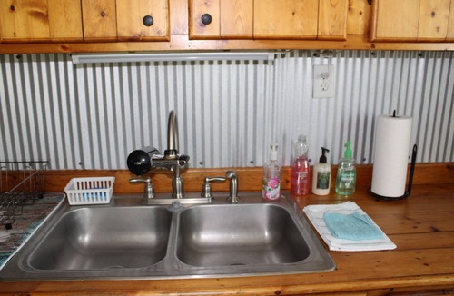 Mount Vernon Cottage | A cozy cottage on a small hobby farm a reasonable distance from US I-75