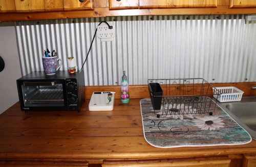 Mount Vernon Cottage | A cozy cottage on a small hobby farm a reasonable distance from US I-75