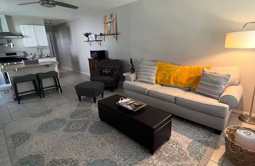 Rogers Apartment | A Cozy Getaway in Downtown Rogers