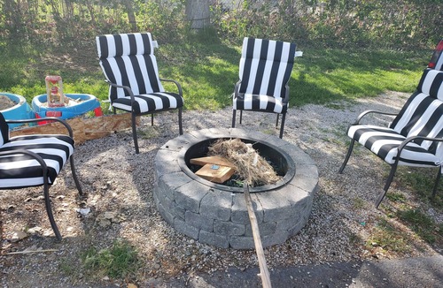 Helena House | A cozy getaway with lakefront access.