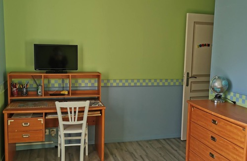 Saint-Mammes House | A cozy nest for a short stopover