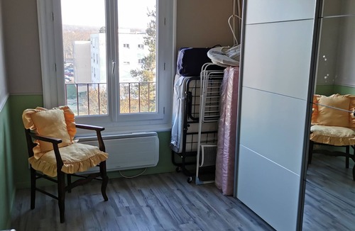 Saint-Mammes House | A cozy nest for a short stopover