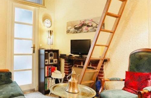 Saint-Clement-de-Riviere Apartment | A Cozy Parisian Nest by Notre Dame