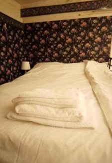 Saint-Clement-de-Riviere Apartment | A Cozy Parisian Nest by Notre Dame