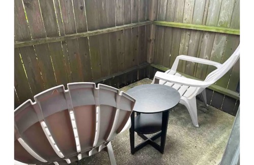 Woodforest Apartment | A cozy place to stay at East End Extended Stay
