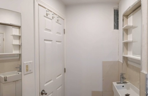Richmond Hill House | A Cozy Private Room At PandaMotel.com