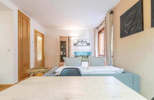 Avenida Meritxell Apartment | A Cozy Refuge - 2min drive to slopes - 4pax