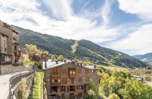 Avenida Meritxell Apartment | A Cozy Refuge - 2min drive to slopes - 4pax