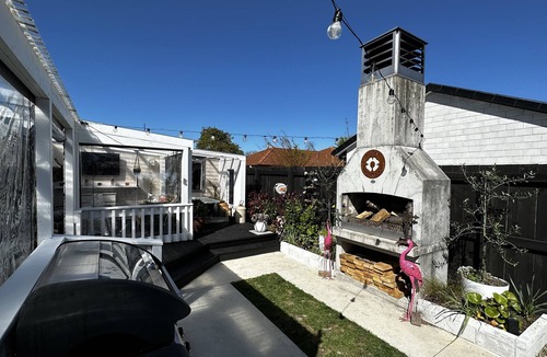 Ngongotaha Cottage | A cozy retro experience