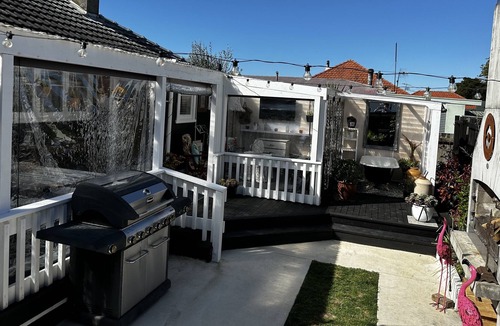 Ngongotaha Cottage | A cozy retro experience