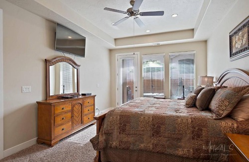 St. George Apartment | A Cut Above