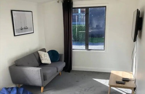 Hamilton East Condo | A cute one bedroom unit centrally located