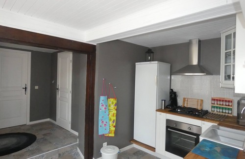 Estampes House | à Dassabet, a gite with garden, patio and swimming pool in rural setting