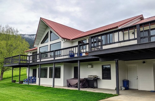 Alberton Apartment | A delightful view from a river farm