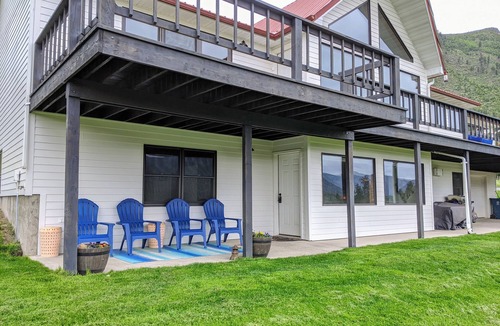 Alberton Apartment | A delightful view from a river farm