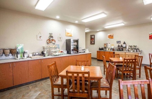 Federal Way House | A dependable place to rest near Wild Waves !