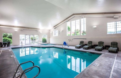 Federal Way House | A dependable place to rest near Wild Waves !