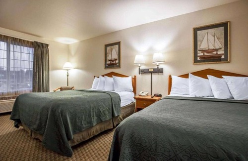 Federal Way House | A dependable place to rest near Wild Waves !