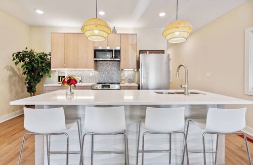 Germantown Apartment | A Derby City Fav for Couples or Biz -w/Parking!