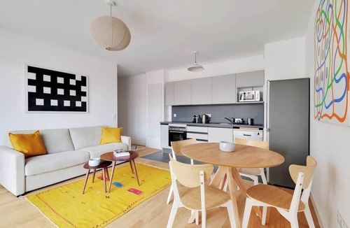 Clichy Apartment | A Design 2-BR/1-BA with Terrace in Clichy