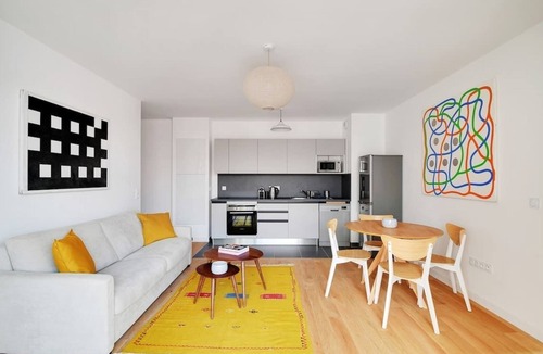 Clichy Apartment | A Design 2-BR/1-BA with Terrace in Clichy