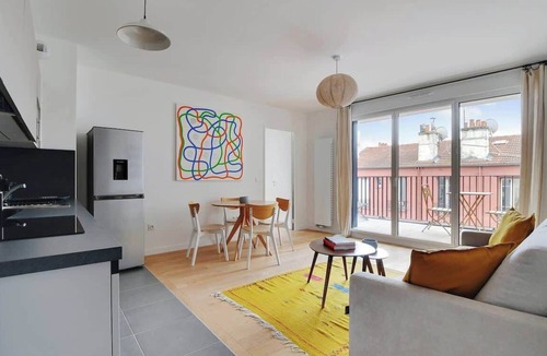Clichy Apartment | A Design 2-BR/1-BA with Terrace in Clichy
