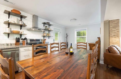 Wolf Laurel Cottage | A Design-Led Mountain Lodge ~ 4BR Retreat for Gathering ~ Firepit, Views, Stars