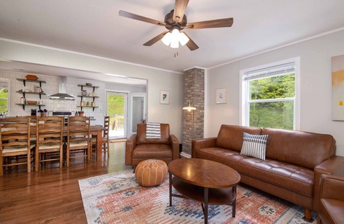 Wolf Laurel Cottage | A Design-Led Mountain Lodge ~ 4BR Retreat for Gathering ~ Firepit, Views, Stars