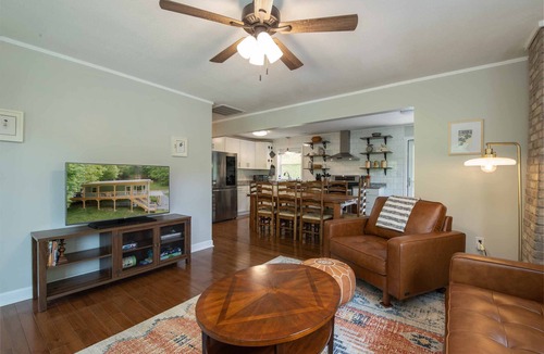 Wolf Laurel Cottage | A Design-Led Mountain Lodge ~ 4BR Retreat for Gathering ~ Firepit, Views, Stars